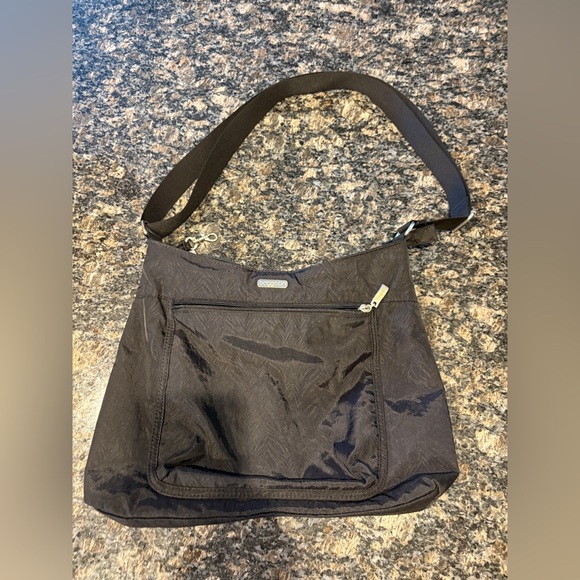 Baggallini black patterned  crossbody Bag in excellent condition - Picture 1 of 13